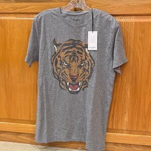 Good fellow &co tiger graphic tee, color gray, women’s size M